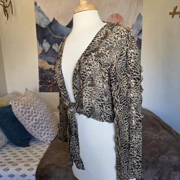 Chico's 100% Silk Leopard Print Blouse 0 XS Tie Front Mob Wife Crop Top Sexy - Picture 7 of 14